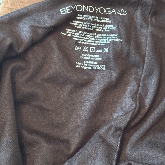 Beyond Yoga Pocket Infinity Scarf NWT - Picture 5 of 5
